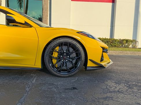 Used 2026 Chevrolet Corvette ZR1 w/ ZR1 Carbon Fiber Aero Package image 3