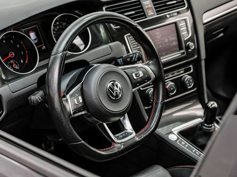 Used 2017 Volkswagen GTI SE image 18