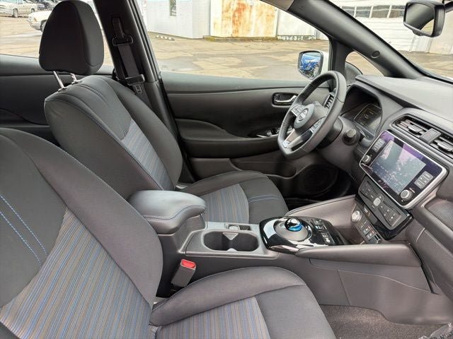 Used 2025 Nissan Leaf SV Plus FWD image 17