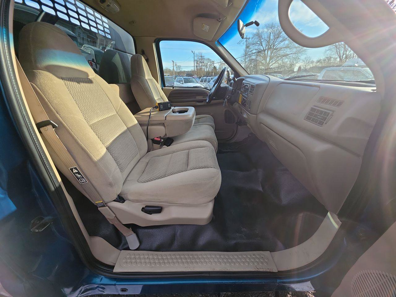 Used 2001 Ford F550 4x4 Regular Cab Super Duty image 8