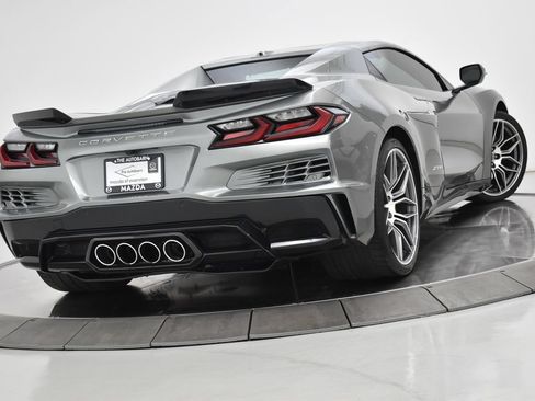 Used 2024 Chevrolet Corvette Z06 RWD image 18