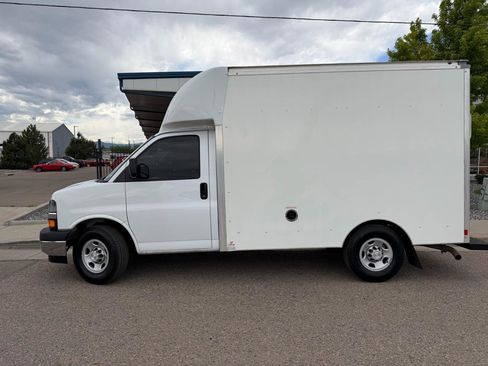 Used 2019 Chevrolet Express 3500 w/ Power Convenience Package RWD image 2