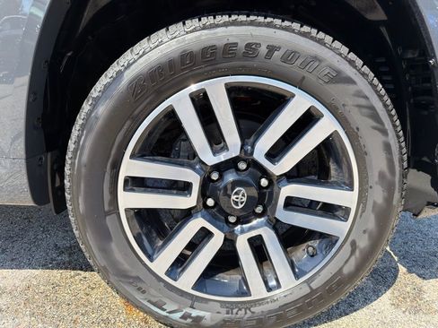 Used 2024 Toyota 4Runner Limited AWD/4WD image 9