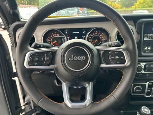Used 2023 Jeep Gladiator Overland image 25