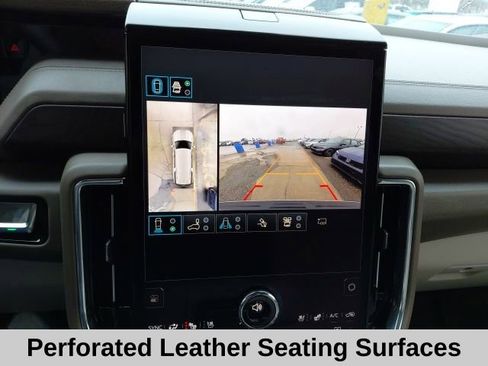 Used 2025 GMC Yukon XL Denali w/ Denali Reserve Package image 17