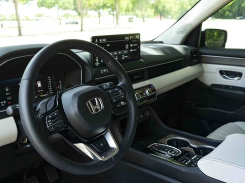 Used 2026 Honda Pilot Elite image 16