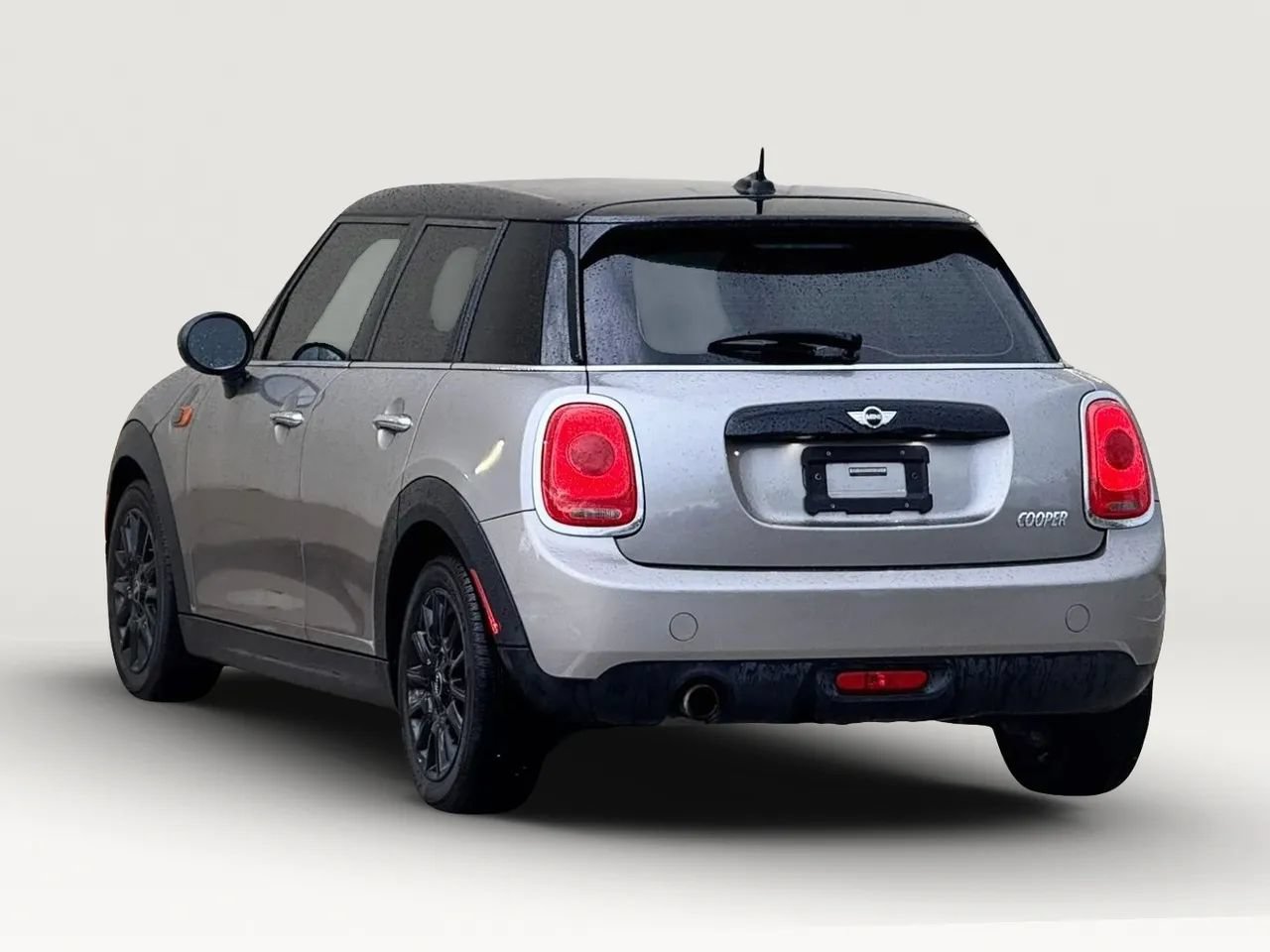 Used 2017 MINI Cooper 4-Door Hardtop FWD image 7