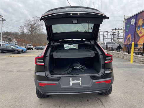 Used 2023 Volvo C40 Recharge Core image 13