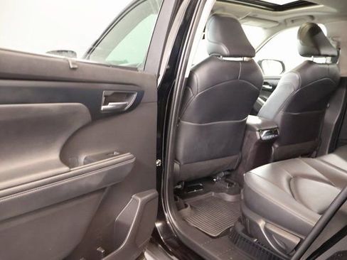 Certified 2023 Toyota Highlander XLE image 10