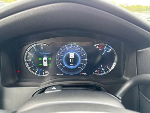 Used 2019 Cadillac Escalade Premium Luxury AWD/4WD image 38