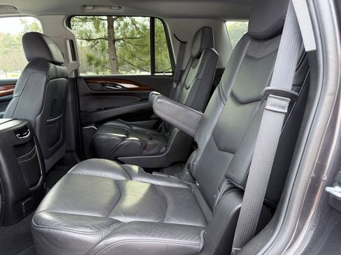 Used 2018 Cadillac Escalade Luxury image 38