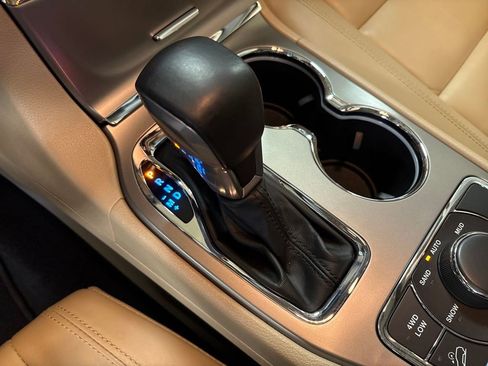 Used 2021 Jeep Grand Cherokee Limited w/ Premium Lighting Group image 25