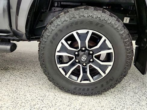 Used 2021 Toyota Tacoma 4x4 Double Cab image 9