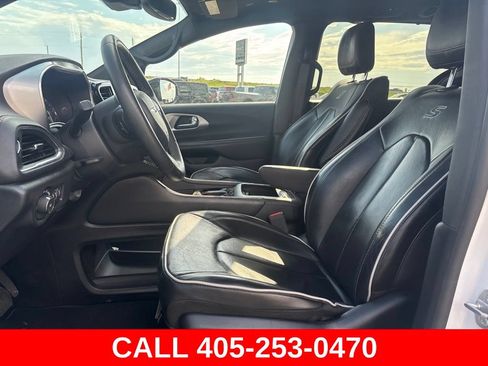 Used 2025 Chrysler Pacifica Limited FWD image 8