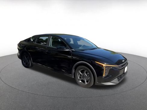 Used 2025 Kia K4 FWD image 2