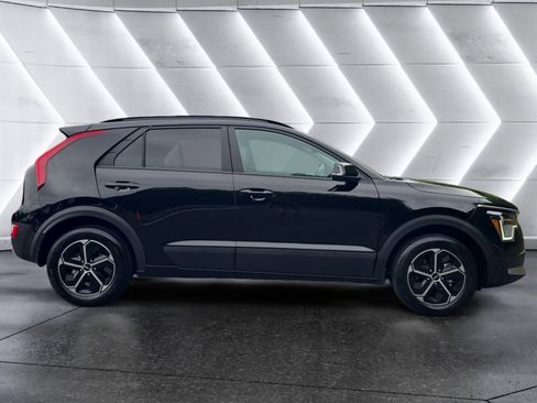 Used 2025 Kia Niro EX FWD image 6