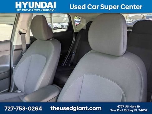 Certified 2025 Hyundai Kona SE FWD image 7