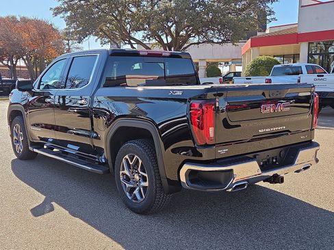 New 2026 GMC Sierra 1500 SLT image 3