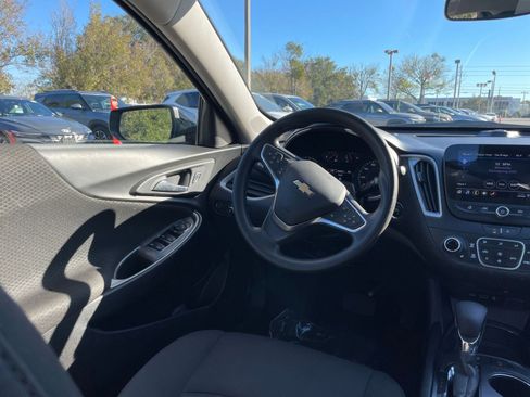 Used 2024 Chevrolet Malibu LT image 34