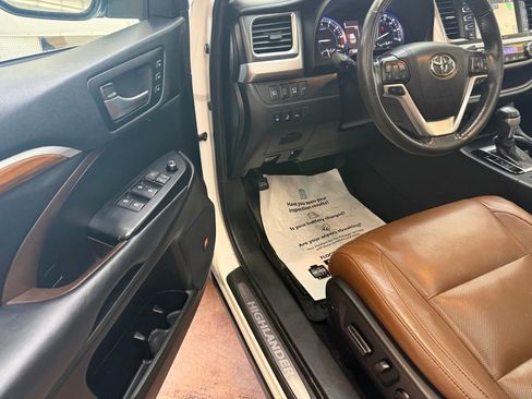 Used 2019 Toyota Highlander Limited Platinum image 10
