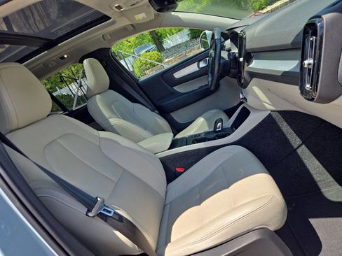 Used 2019 Volvo XC40 T5 Momentum AWD/4WD image 24