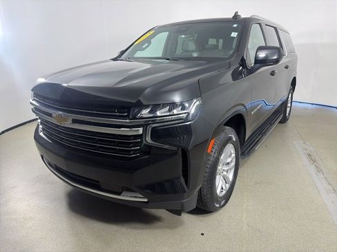 Used 2023 Chevrolet Suburban LT image 3