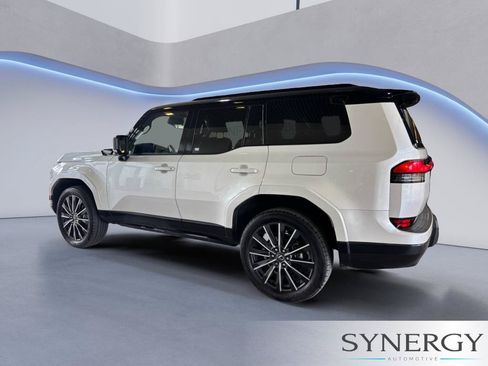 Used 2024 Lexus GX 550 w/ Accessory Package (Z1) AWD/4WD image 7