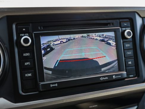 Certified 2018 Toyota Tacoma SR5 AWD/4WD image 21