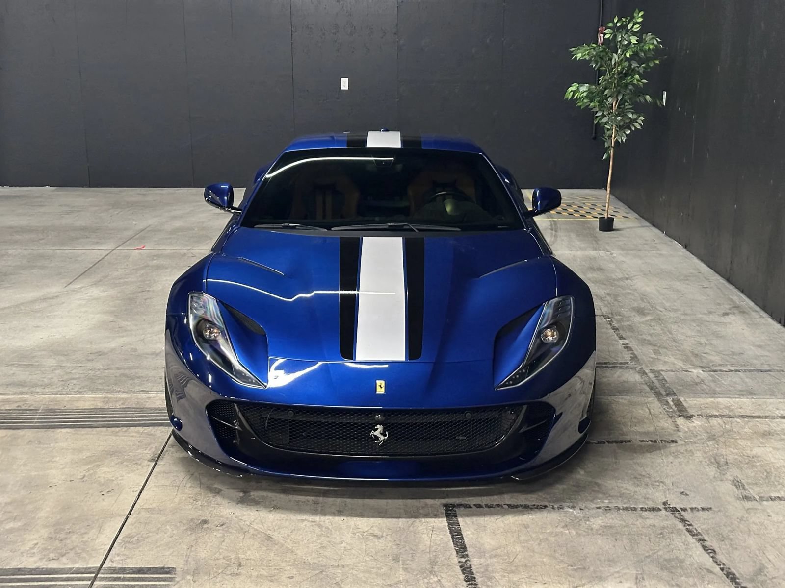 Used 2018 Ferrari 812 Superfast RWD image 25