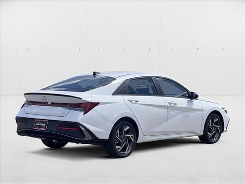 New 2025 Hyundai Elantra SEL image 2