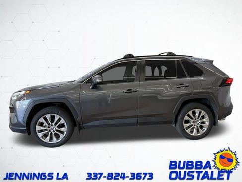 Used 2022 Toyota RAV4 XLE Premium image 2
