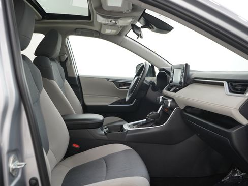Used 2019 Toyota RAV4 XLE AWD/4WD image 12