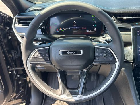 Used 2023 Jeep Grand Cherokee Trailhawk AWD/4WD image 15