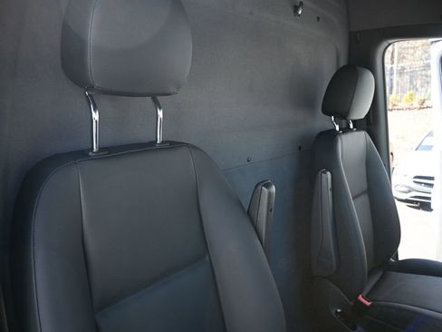 Used 2025 Mercedes-Benz Sprinter 2500 image 18