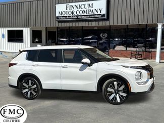Used 2025 Mitsubishi Outlander SE video 1