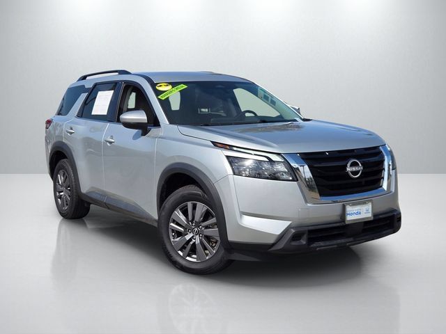 Used 2024 Nissan Pathfinder SV FWD image 1