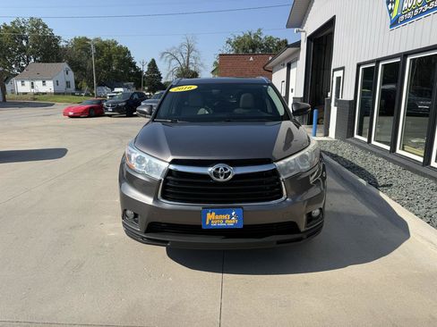 Used 2016 Toyota Highlander Limited AWD/4WD image 2