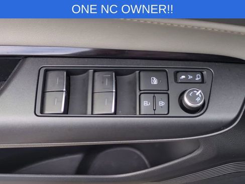 Used 2022 Toyota Venza LE image 24