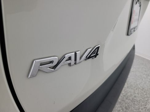 Certified 2022 Toyota RAV4 XLE Premium FWD image 7