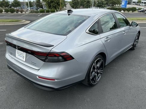 Used 2025 Honda Accord Sport image 3