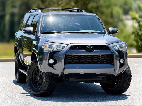 Used 2019 Toyota 4Runner SR5 Premium AWD/4WD image 4
