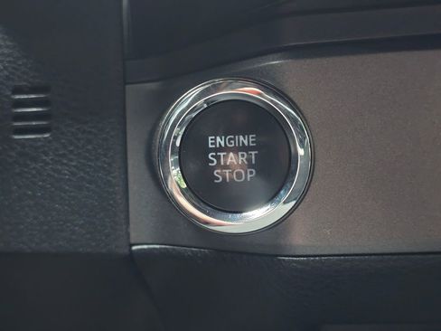 Used 2017 Toyota Tacoma SR5 image 34