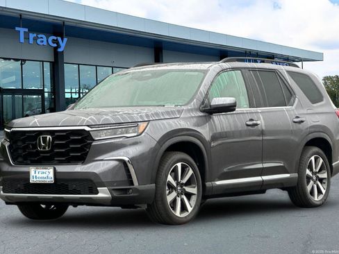 New 2025 Honda Pilot Touring image 8