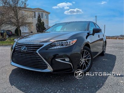 Used 2017 Lexus ES 350 w/ Luxury Package