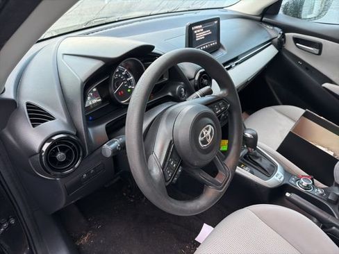 Used 2019 Toyota Yaris L image 5