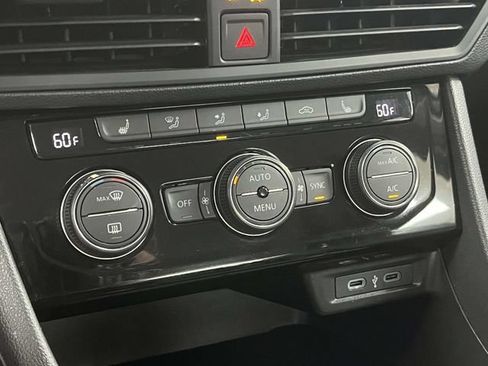 Used 2024 Volkswagen Jetta SE FWD image 33