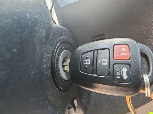 Used 2019 Toyota Corolla LE FWD image 18