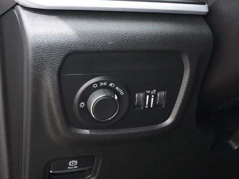 Used 2025 Jeep Grand Cherokee Laredo AWD/4WD image 25