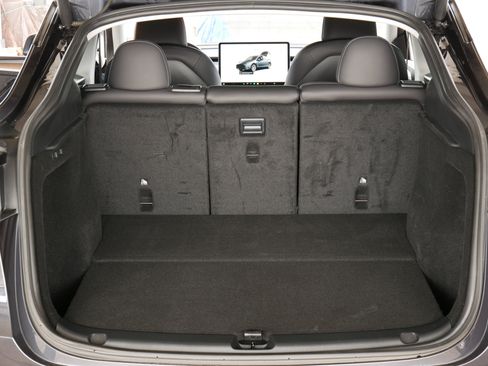 Used 2024 Tesla Model Y Long Range image 23