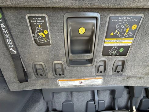 Used 2015 Toyota Sienna LE FWD image 22